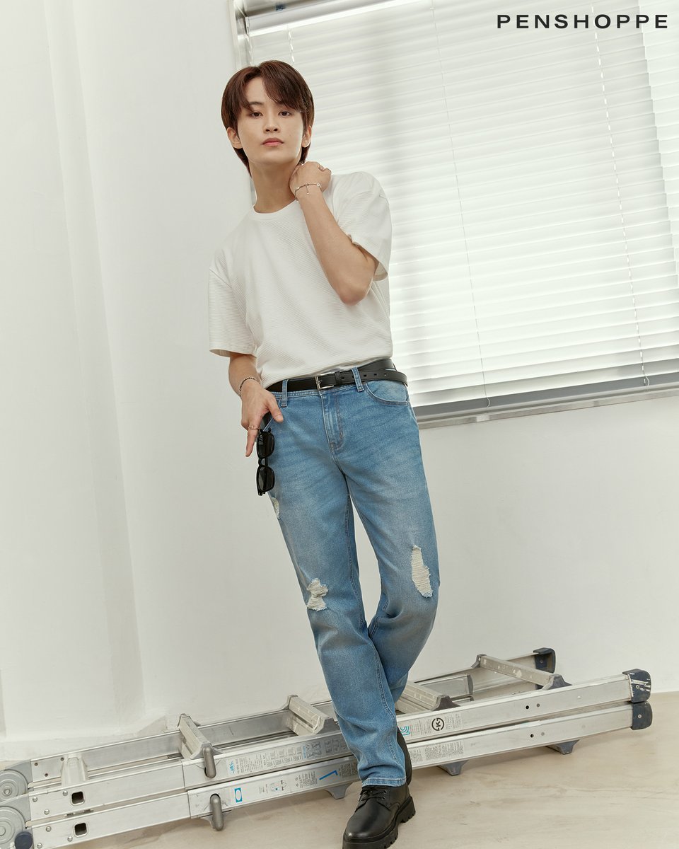 PENSHOPPE's tweet photo. Rock the no-fail denim and white combo as seen on @NCTsmtown_DREAM's MARK. 

Get the look:
🌐 https://t.co/dMvf4gQbfI

Also available on Shopee, Lazada, Zalora, and stores nationwide.

#PENSHOPPExNCTDREAM 

*Prices may vary per country https://t.co/T8KhVZtF6t