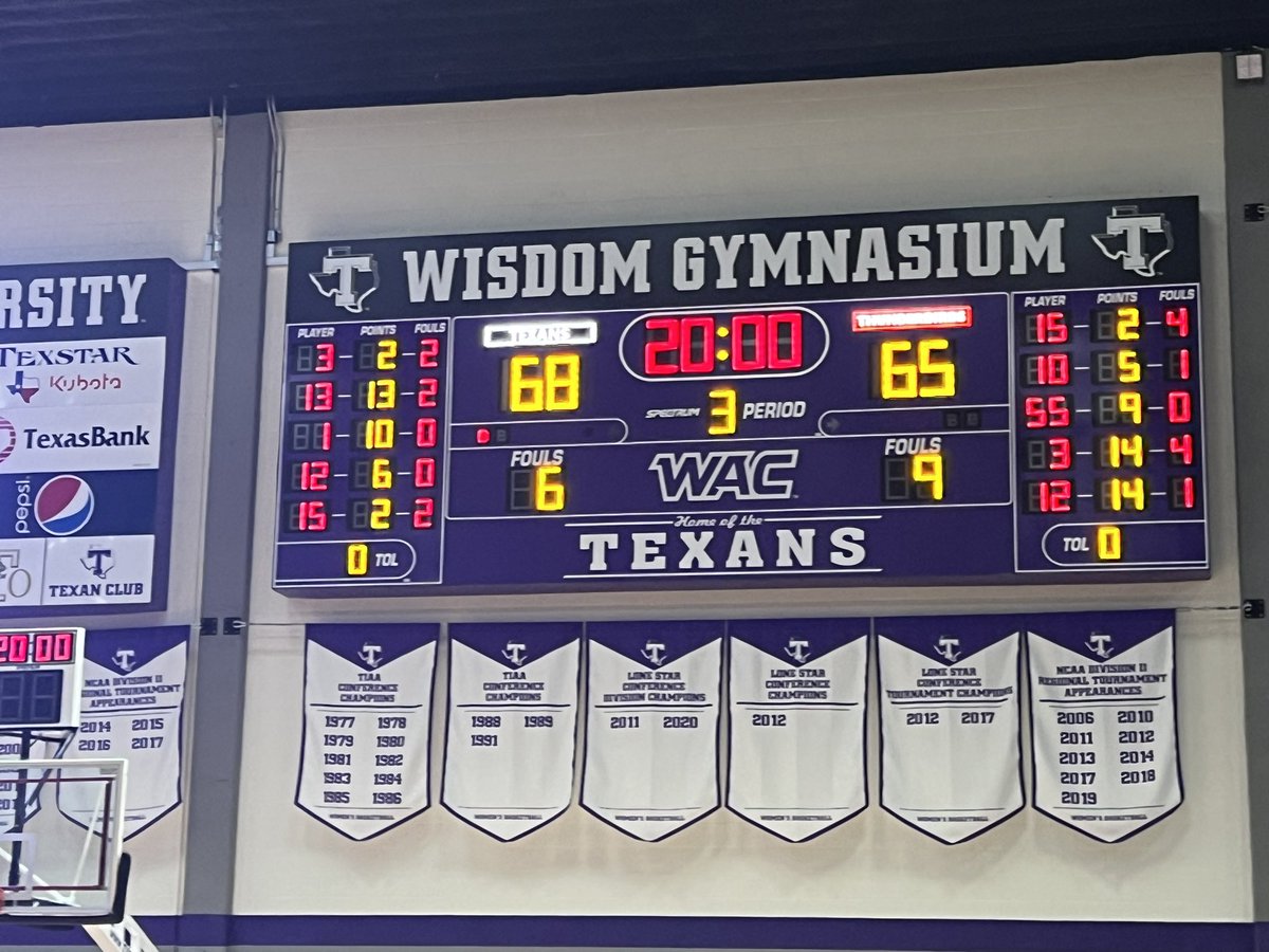 TarletonPrez's tweet photo. The DeLeon Bearcats M.S. basketball team brought us some good vibes tonight. Big conference win for @TarletonMBB over Southern Utah! #HappyNewYear #BleedPurple https://t.co/Xn3OIsbESI