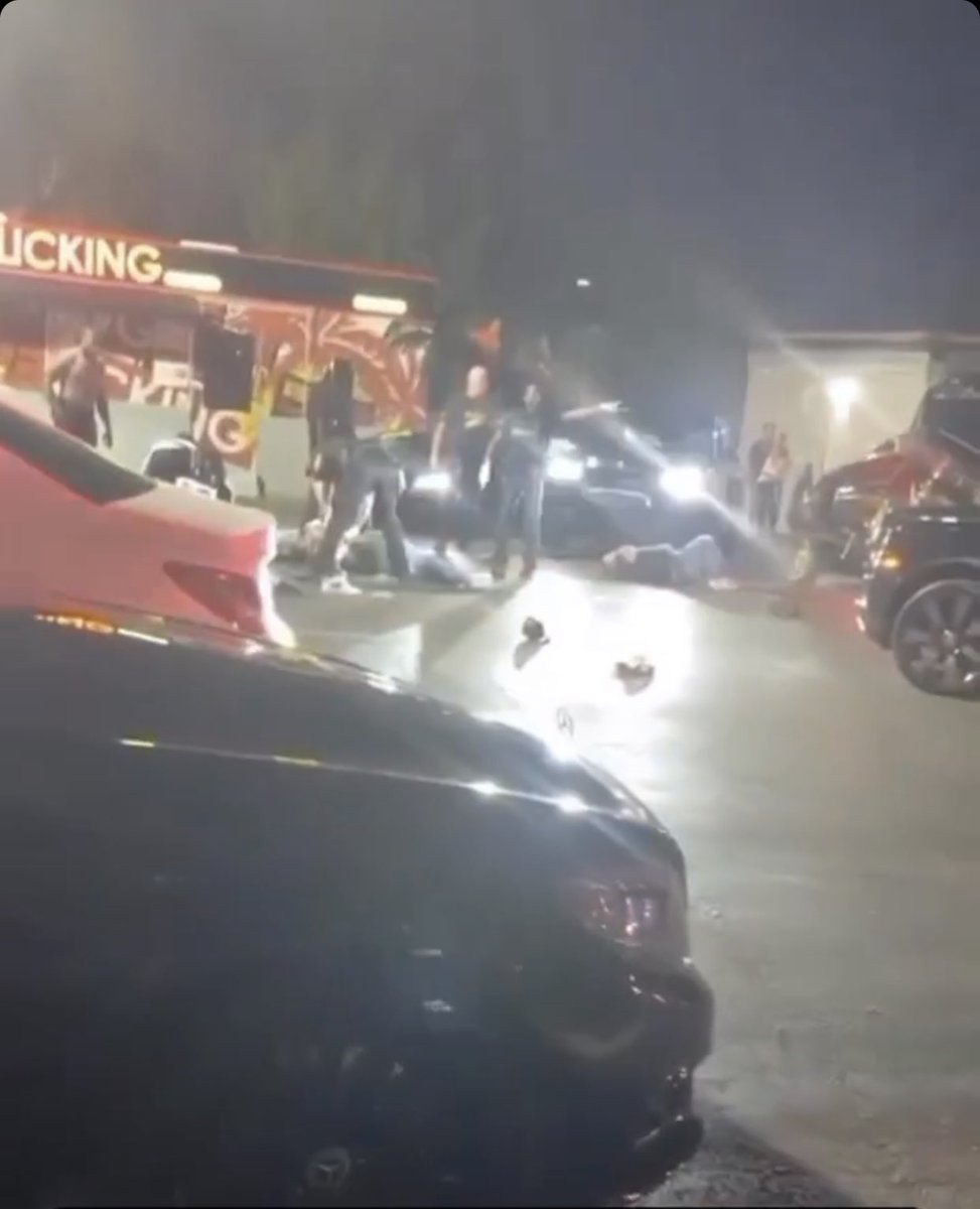 ZoovieKid's tweet photo. I hope you're ok @FrencHMonTanA and @rob49up #crazyinmiami https://t.co/e0ueEjt70E
