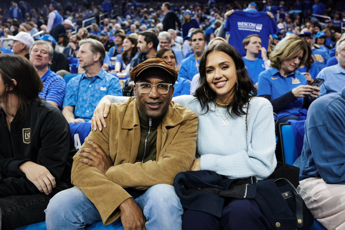 UCLAAthletics's tweet image. The stars are in the building! ✨