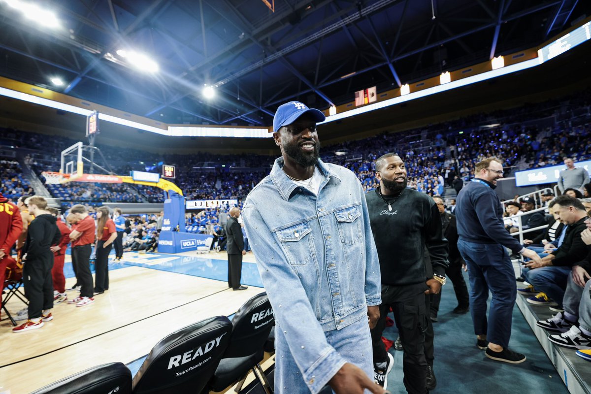 UCLAAthletics's tweet image. The stars are in the building! ✨