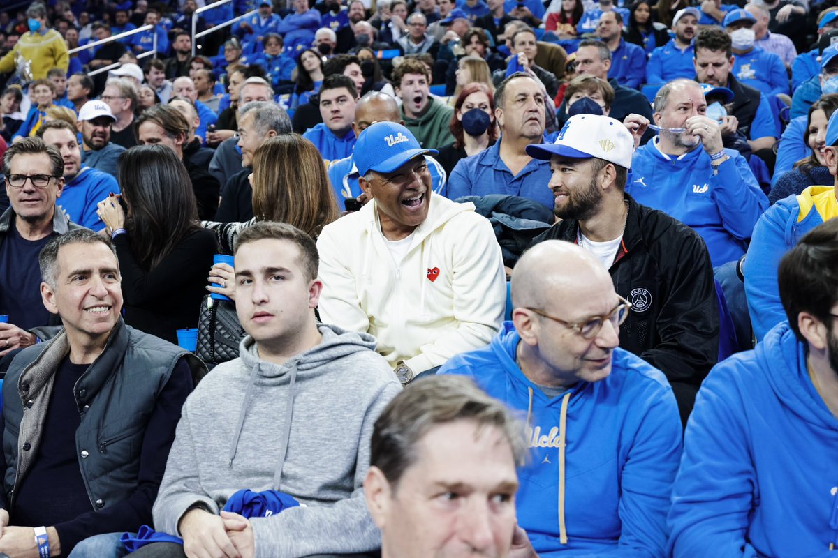 UCLAAthletics's tweet image. The stars are in the building! ✨