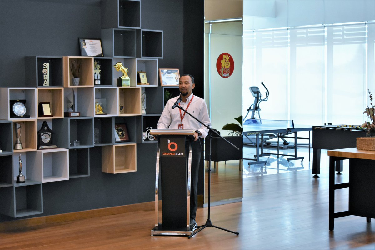 ORANGEBEAMgroup's tweet photo. First ORANGEBEAM Townhall for 2023. Our Group Managing Director, Dato' Rosman Abdullah welcome the staff to the year of 2023. 

LET US BE BRAVE, BOLD AND GREAT TOGETHER

#ORANGEBEAM #ORANGEBEAMCare #ORANGEBEAMPrihatin  #townhall #2023 https://t.co/B6IsyqPZIQ