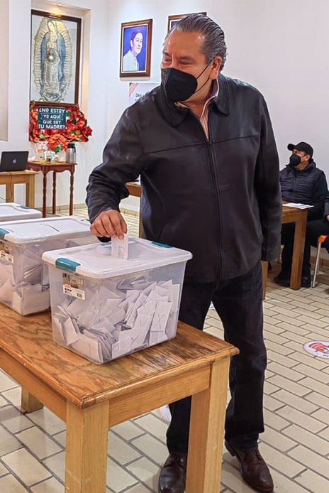 Gracias Don <a href="/CarlosAceves_/">Carlos Aceves del Olmo</a>  por todo su apoyo y orientaciones, hoy reflejados con cientos de votos 🗳 de trabajadoras y trabajadores de la empresa <a href="/LaMorena_Mx/">LA MORENA® 🇲🇽</a> con la legitimación de nuestro contrato colectivo de trabajo con más del 96% a favor ¡Orgullosamente Cetemista!🇲🇽🇲🇽