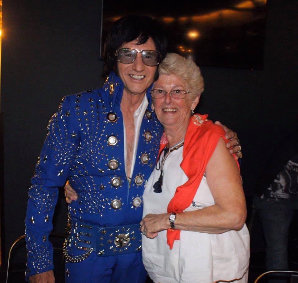 munsieanne's tweet photo. I’m ‘all shook up’ with Elvis!!! #devil #indisguise https://t.co/kxaHr7OzBf