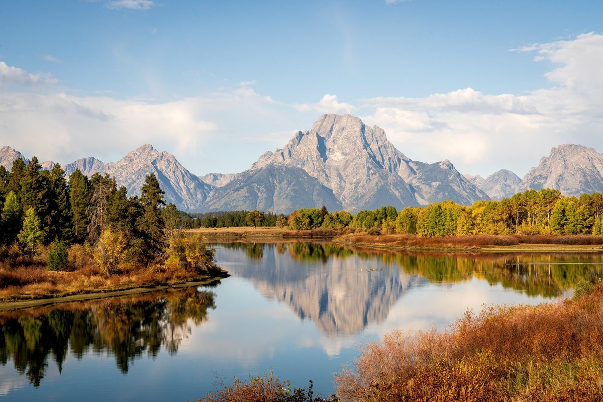 wrgoodie's tweet photo. Oxbow Bend on a calm fall morning https://t.co/d6GiTRmMFA