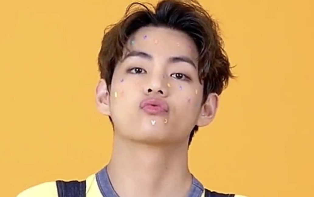 Taehyungimpact's tweet photo. Taehyung’s kissy kissy face 🥹 https://t.co/7RUZbcQJid