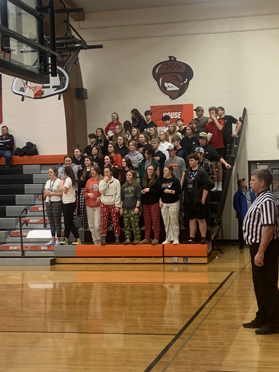 DougMock3's tweet image. Incredible student section tonight!#GoOaks!!