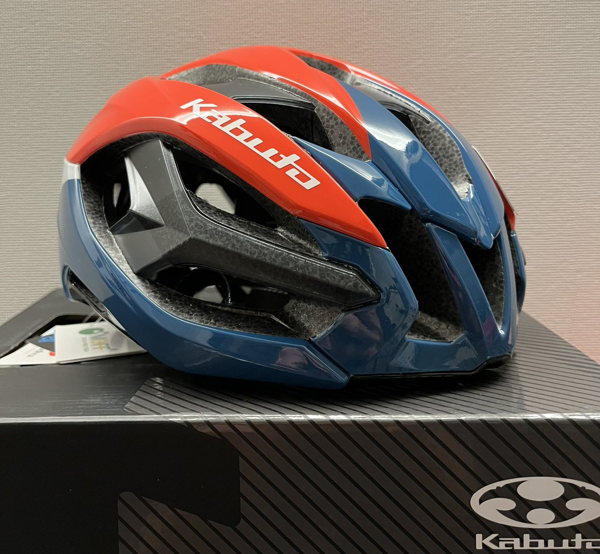 masanoriyamaz's tweet photo. IZANAGIプレゼント再開します🎁

景品： OGK Kabuto IZANAGI
サイズ：S/M(55-58cm)
カラー：G-1 RED BLUE

応募：フォロー&amp;このツイートをRT
期間：本日〜1月8日(日) 23:59
抽選：抽選ツールを使用
発表：本ツイートを引用RTし、当選者のIDを公表(※今回の変更点。この点に同意を頂き、ご応募下さい) https://t.co/tvprxc5HqU