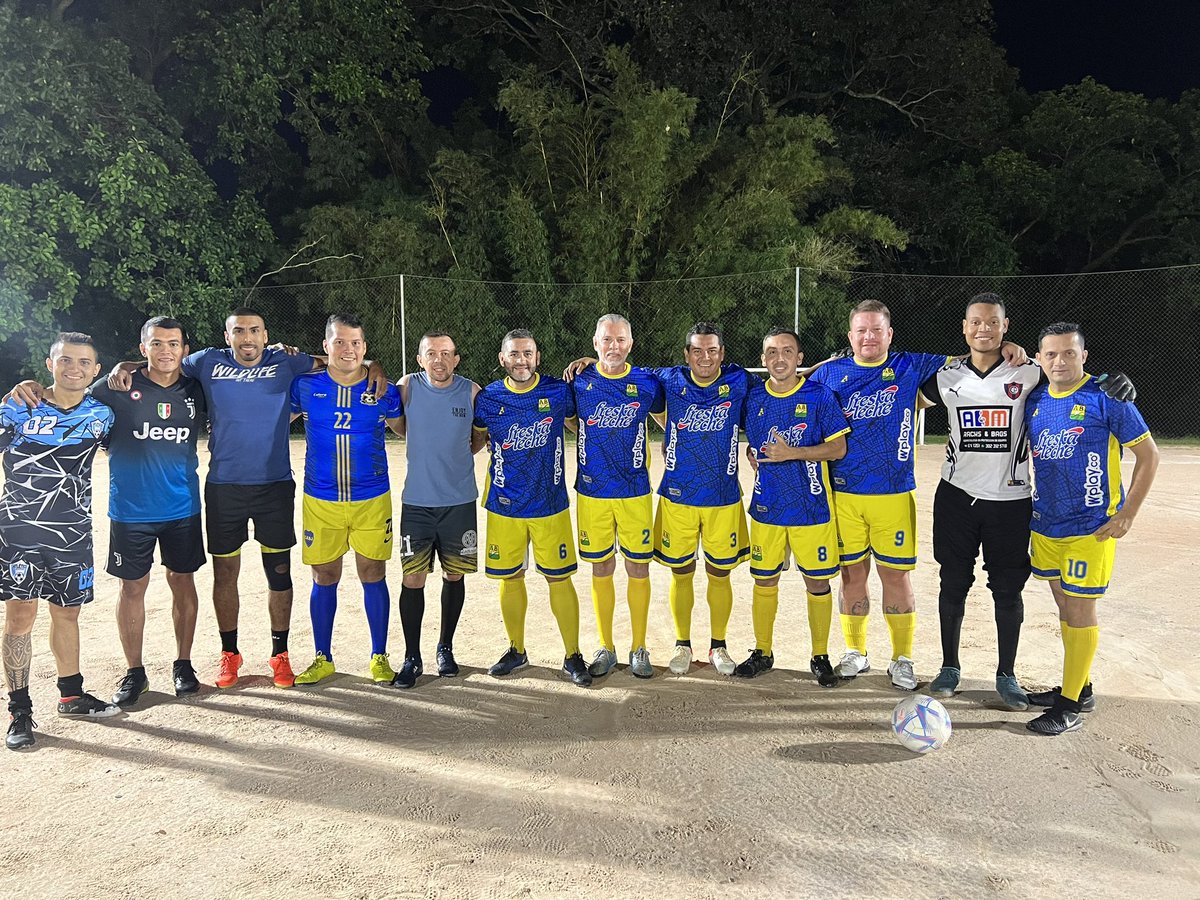 combotuitero's tweet photo. Empezamos el 2023 con tremendo partido. 
#combotuiterobucaro 3
#UTS 3 (equipo dirigido por Ramoa) 

Felicitaciones guerreros,no se ahorraron nada! @nemorales77 @dipedraza85 @djmarioandretti @EmiroAriasBueno @DIEGUITOAL100 @To07795254Jorge @etoro1220 @edgar_e_sanchez @Dj_Davinchy https://t.co/55sDXltyPO