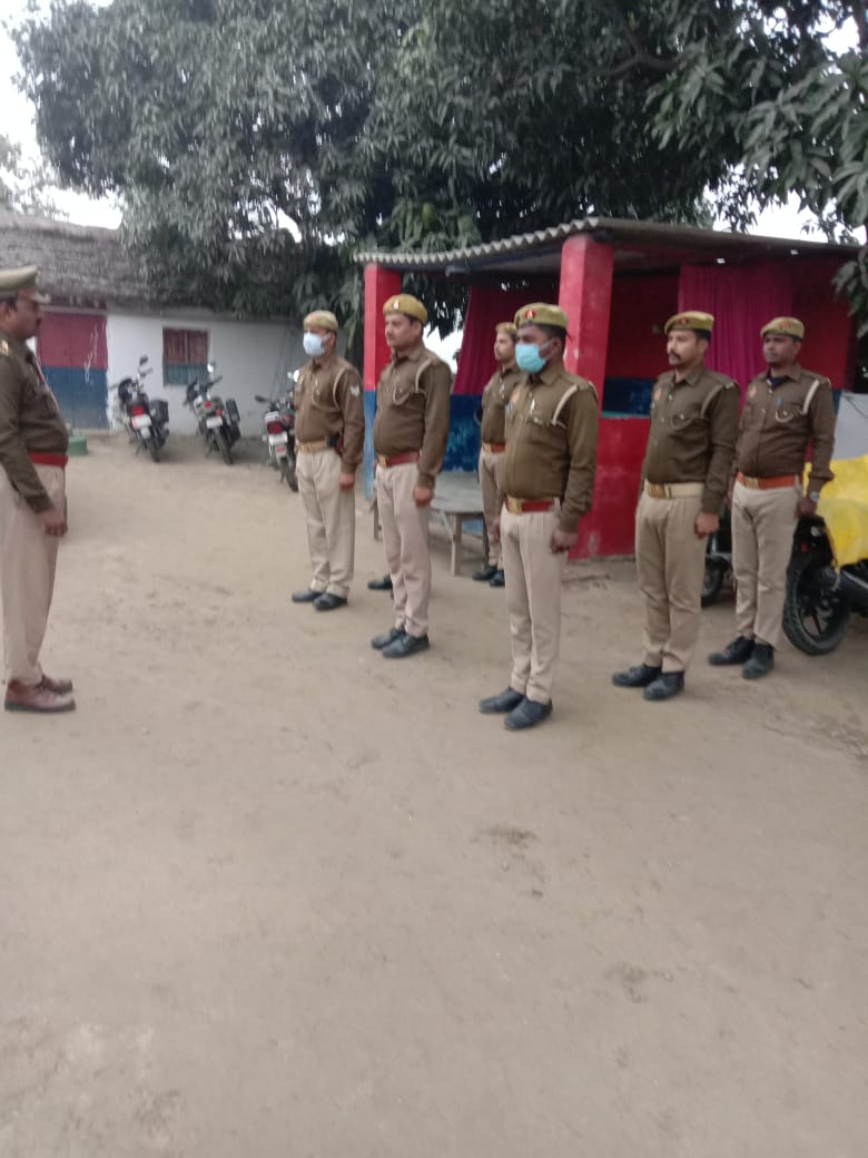 santkabirnagpol's tweet photo. पुलिस अधीक्षक @santkabirnagpol के निर्देशन में @PDhanghta  पर पुलिसकर्मियों को शारीरिक व मानसिक रुप से फिट रखने, अनुशासन व एकरुपता बनाए रखने तथा विषम परिस्थितियों से निपटने में सक्षम बनाने हेतु परेड कराई गई । https://t.co/cCYruNCjOT