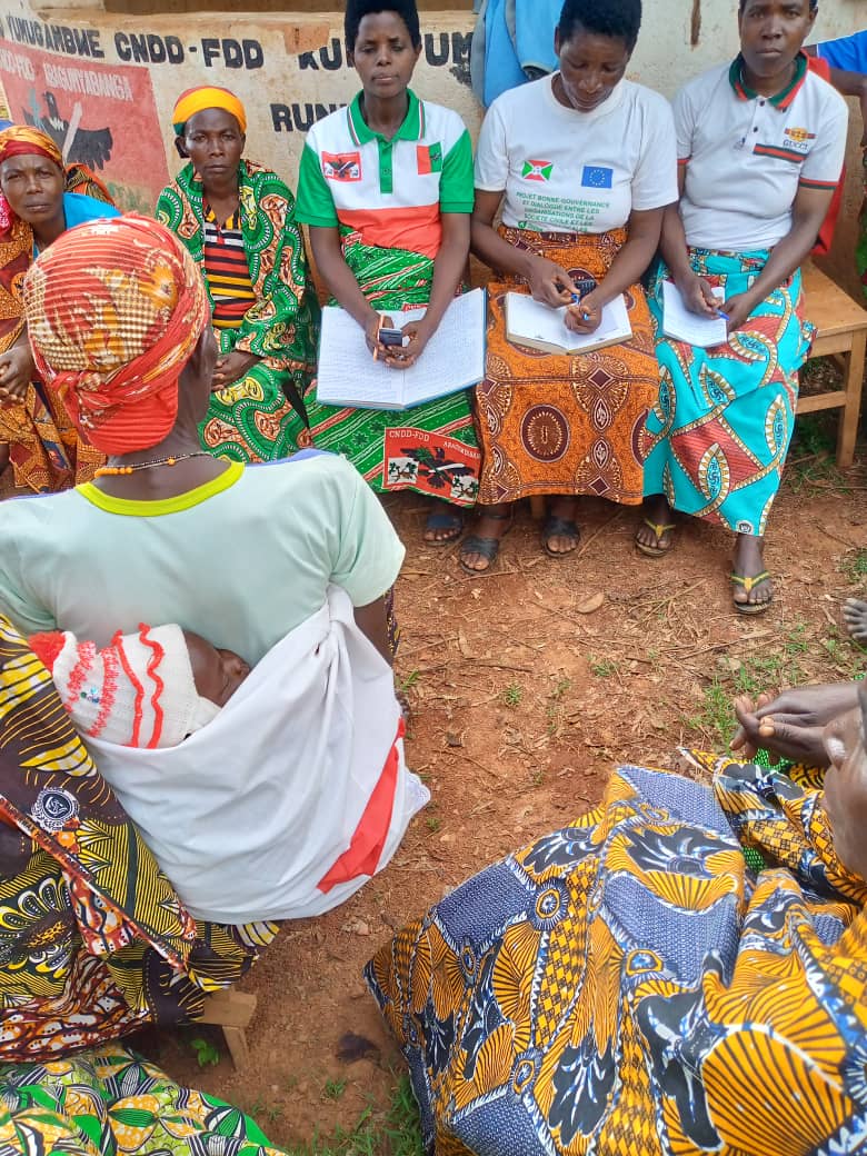 cndd_fdd2025's tweet photo. #Burundi har'ejo kuwa 4 igenekerezo rya 5/1/2023 uwuserukira abakenyererarugamba muri @CommuneMusonga1 @RutanaProvince yagendeye abo arongoye bo Ku mutumba Runyoni baganira kunyifato ibereye umukenyererarugamba w'ukuri nokuja mumashirahamwe @R_Ndikuriyo @CnddFdd @nancymutoni https://t.co/kdI7no9cz1