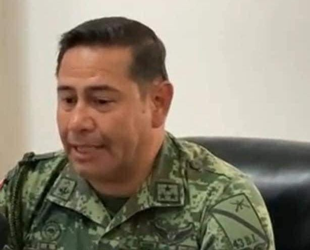 CorresponsalsMX's tweet photo. #Emboscan y matan a #comandante del 43o. Batallón de Infantería de la 13a. Zona Militar de #Tepic #Nayarit #JuanJoséMorenoOrzua. Falleció en el hospital #IMSS de #Acaponeta, tras ser herido, junto a 4 de sus escoltas, en un ataque en la comunidad de #Palmillas #Sinaloa #Tendencia https://t.co/c2q1JKqIJJ