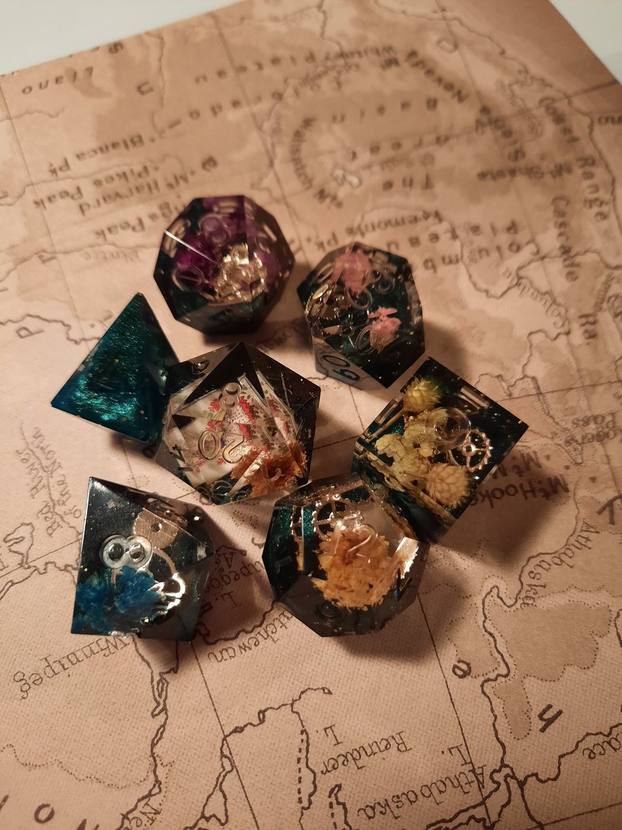 Deadderson's tweet photo. This set gets its own post cause the theme is my fave ship lols @WMadien @smartcookie727 @OdmWrites #dnd5e #handmadedice #ttrpg #gajevy #fairytail https://t.co/hjYHL1eZ8r