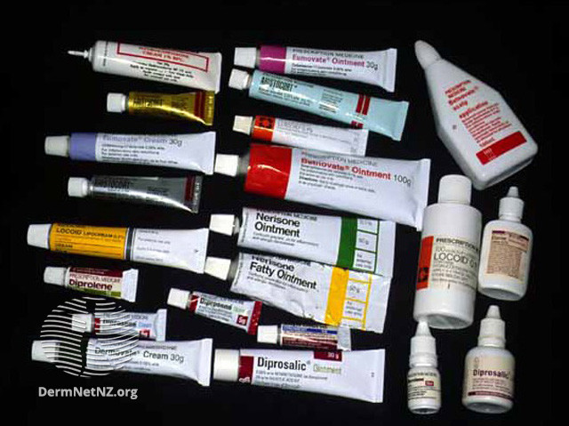 Dr_Aween_LiaNa's tweet photo. TIPS BETUL PENGGUNAAN KRIM STEROID (PART 2)

Hello orang ramai!

Seringkali saya berjumpa dgn pesakit yg tidak sedar dia menggunakan ubat sapu steroid. Sangkaannya hanya menggunakan krim antibiotic atau ubat kulat, tapi rupa-rupanya ada campuran steroid. 

Threads! https://t.co/Y3MZZGZN9Y