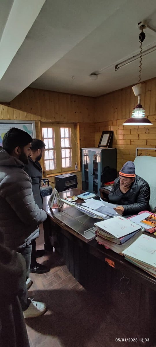 MudasirTantary's tweet photo. Presented Memorandum to Worthy ADC Kupwara regarding demands of today's protest.. @LageRahoKashmir @thekupwaratimes @dckupwara @KupwaraCops @HandwaraPolice https://t.co/k5vuOtwBlc