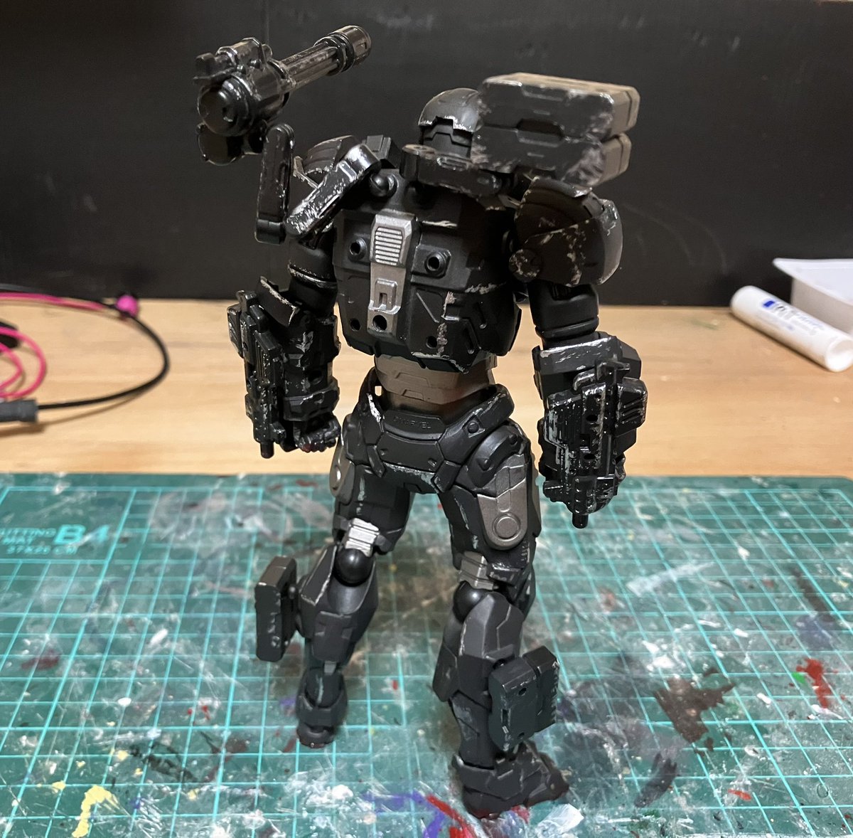 k99451275's tweet image. アメイジングヤマグチ　ウォーマシンを塗装してパニッシャーウォーマシンにしました
#アメイジングヤマグチ
#パニッシャー
#ウォーマシン