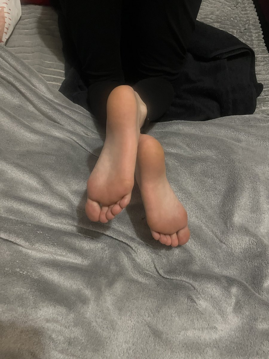 ChamisFeet's tweet photo. https://t.co/WGJBp32sI4 🤍🖤 #feetfinder #feetpic #feet #feetworship #feetfethish #feetfetiche #FeetPictures #feetseller #FeetPicture #feetlover #onlyfansgirl #onlyfansmodel #onlyfans #onlyfansbabe #onlyfanspromo #soles #findomdom #worship #godess https://t.co/bpKmjVUhdt