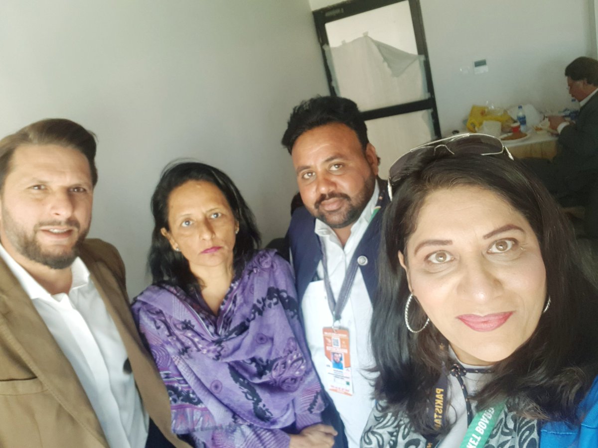 naadiisporty's tweet image. During commentary at #RadioPakistan #ComBox #ShahidAfridi #PakvsNZ
@Rajput13Naseem @bhattimajid