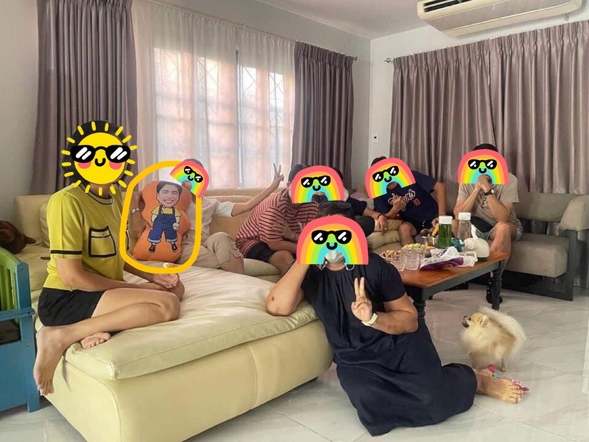bowmeheartbkk's tweet photo. Who is this guys? (Ohm Pawat? I’m not sure :3 )                                           
- This is bow's family and Celine 🐶 @ohmpawatt @Meheartbkk #ohmpawatt #ohmpawat #ohmbow #bowcnyp #meheartbkk https://t.co/ztxiUzMVOQ