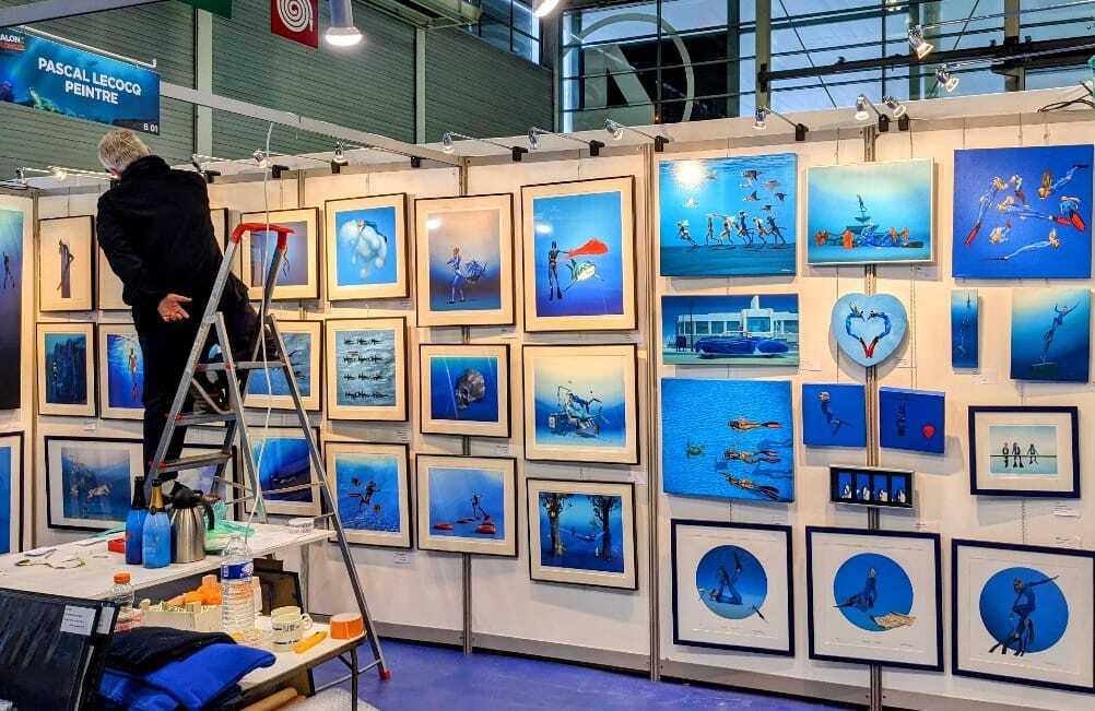 bluepainter's tweet photo. Today's the day: Pascal 22nd solo exhibition at the Paris Dive Show
Porte de Versailles Hall 4 - B01 Jan 6-9
more infos https://t.co/YnPexn8fBV (pic: final touches yesterday evening)
#art #blue #painterofblue #painting #painter #artist #photooftheday #plshow #salondelaplongee #… https://t.co/2hmntHM1kc