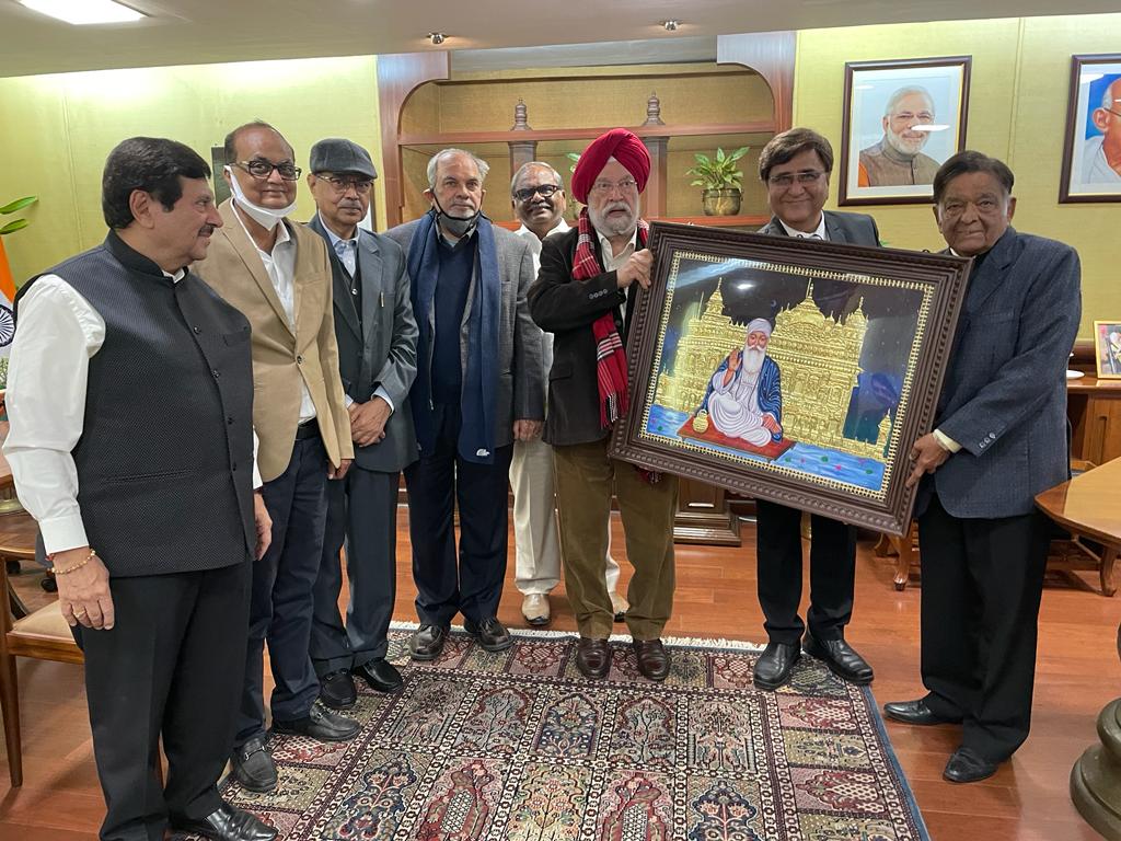 xfapsiansdelhi's tweet photo. All India LPG Distributors Felicitated Honourable MOPNG @HardeepSPuri ji . 
@PNSeth6 @manishseth @BPCLimited @IndianOilcl @HPCL https://t.co/iitPrr3aQ1