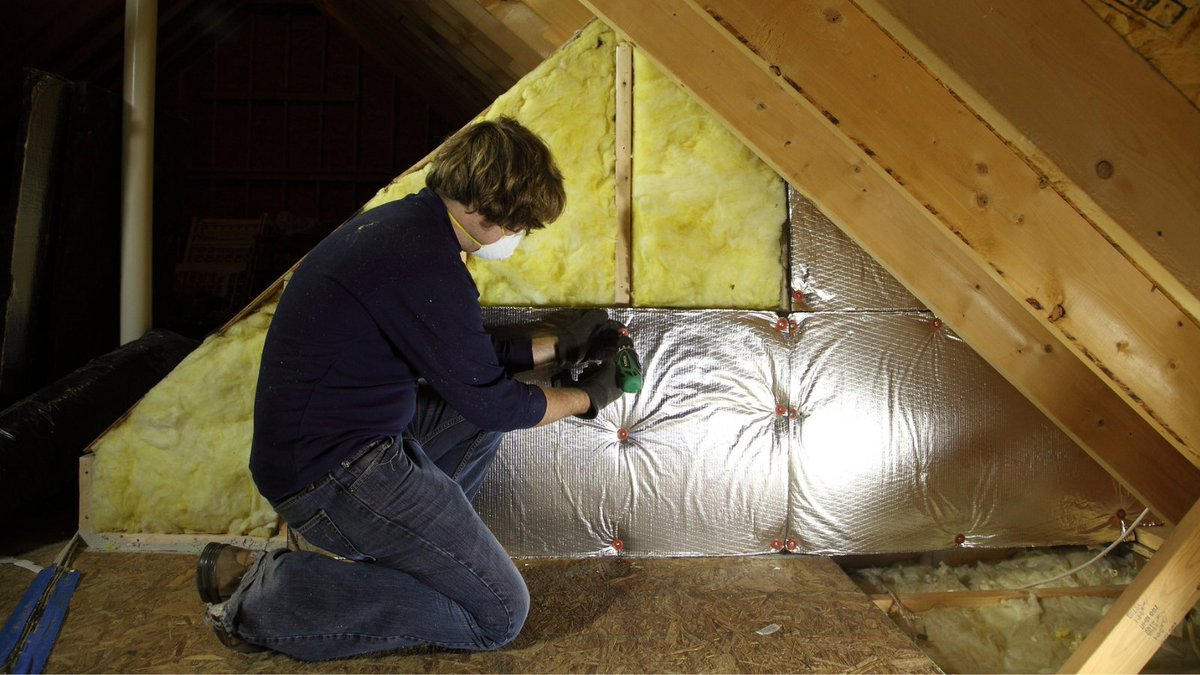 Wil je nog meedoen met onze isolatieactie? Meld je dan uiterlijk 10 januari aan. Doordat er veel mensen tegelijk meedoen is isoleren nu een stuk voordeliger. Aanmelden kan via: regionaalenergieloket.nl/midden-delflan… #isolatie #energierekening