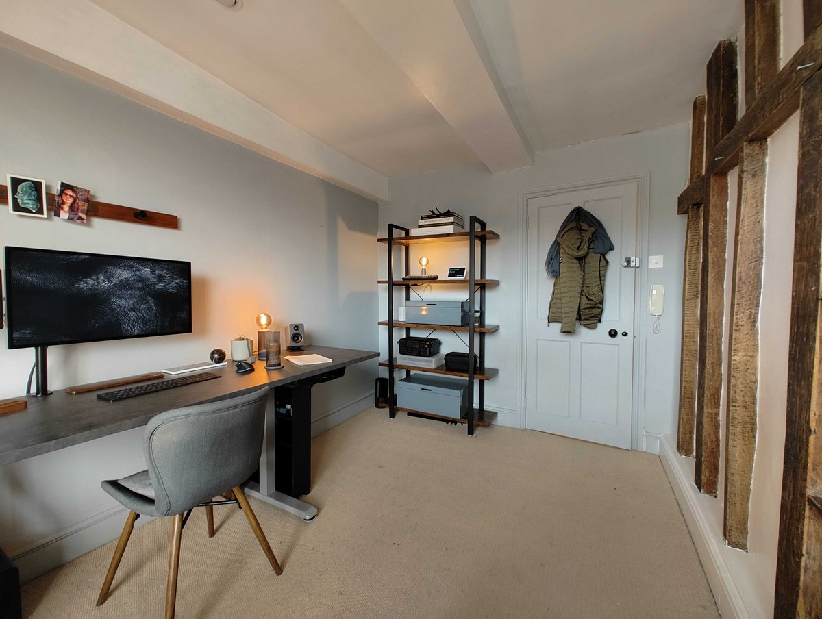 thenullco's tweet photo. I'm vacating my central Farnham office in a few weeks. 📦 A perfect space for a growing business, creative or consultant.

Includes a diverse group of neighbours, from interior designers to an osteopath. What more do you need in life? 

It's a great deal. 💷 DM if interested. https://t.co/WCaXSH6fuQ