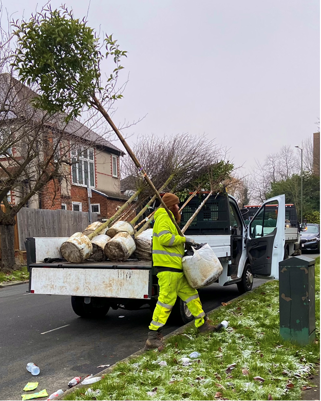 TreesforStreets's tweet photo. Street tree planting season in full swing.

We’re excited to see this years’ sponsored trees have already started being planted. We’re getting daily messages from excited sponsors delighted with these new arrivals.

Interested in greening up your street?
https://t.co/XnVelvEfIy https://t.co/N9wY0XRrcT
