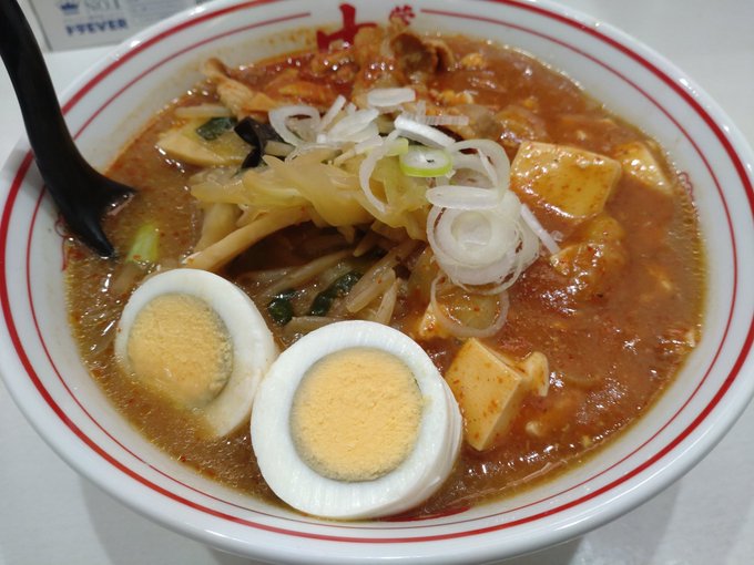 また来てしまいました。(^q^)前回はキャベツとかの具の美味しさに気がついてきたので、今日はそれを味わうため五目蒙古タンメン頼んでみました。具が増えました、卵もあるの良いですね!美味しかったです!(*'∀`*) 