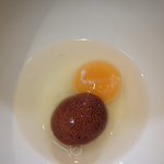 卵の中から卵!？卵を割って出てきたのは、なんと卵だった・・!？