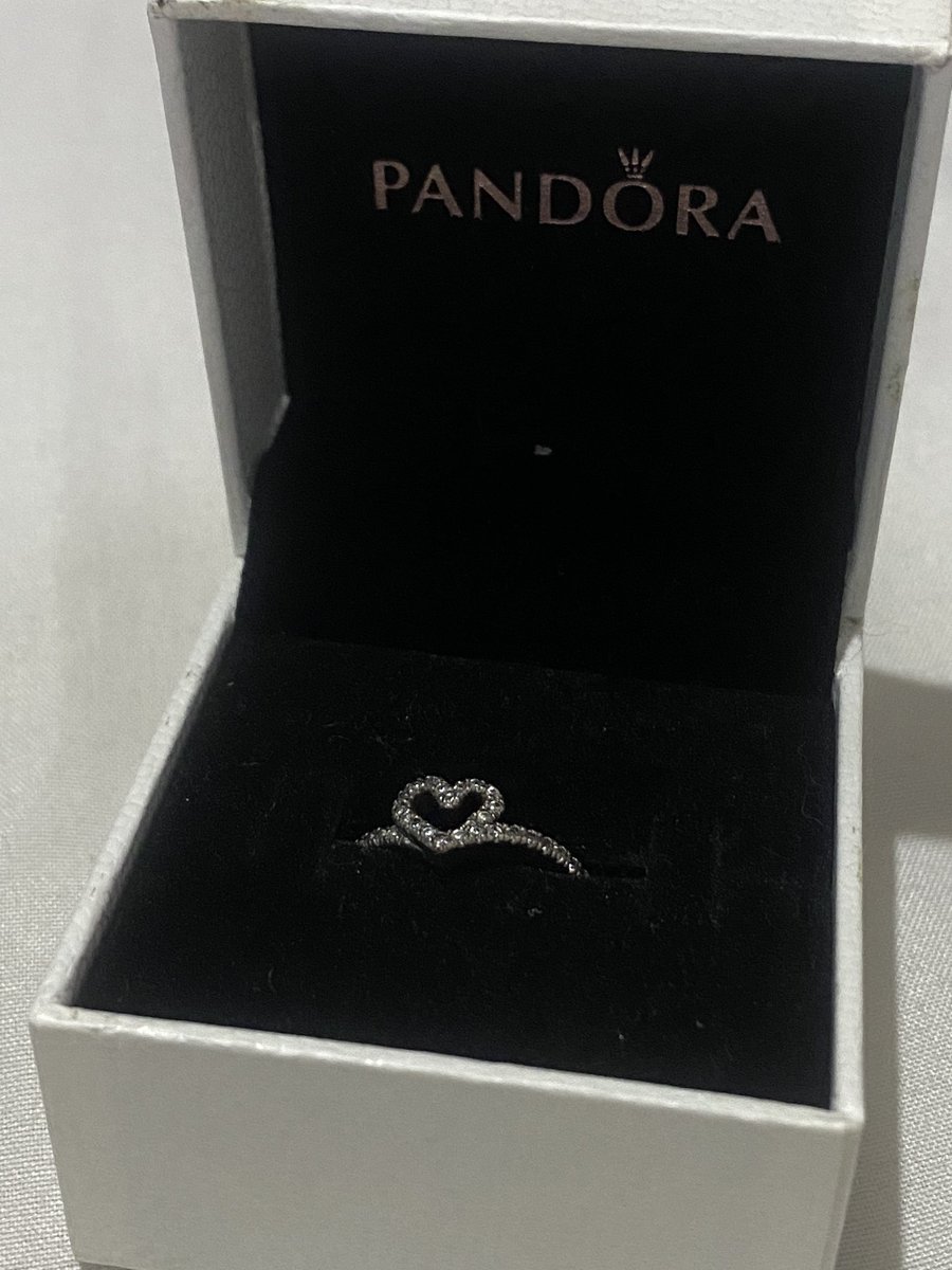 Cielfah's tweet photo. แหวน pandora ไซต์ 48 ให้800รสค่า มารับน้องไปหน่อยค่า😭😭😭 มีกล่อง ขอดูใบเสร็จได้ค่า #แพนโดร่ามือสอง #แพนดอร่า #pandora #pandoraมือสอง #ส่งต่อเครื่องประดับ #ส่งต่อแพนโดร่า #ส่งต่อคสอ #ส่งต่อเสื้อผ้ามือสองราคาถูก #ส่งต่อเสื้อผ้า https://t.co/Y3AIQ7JvX4