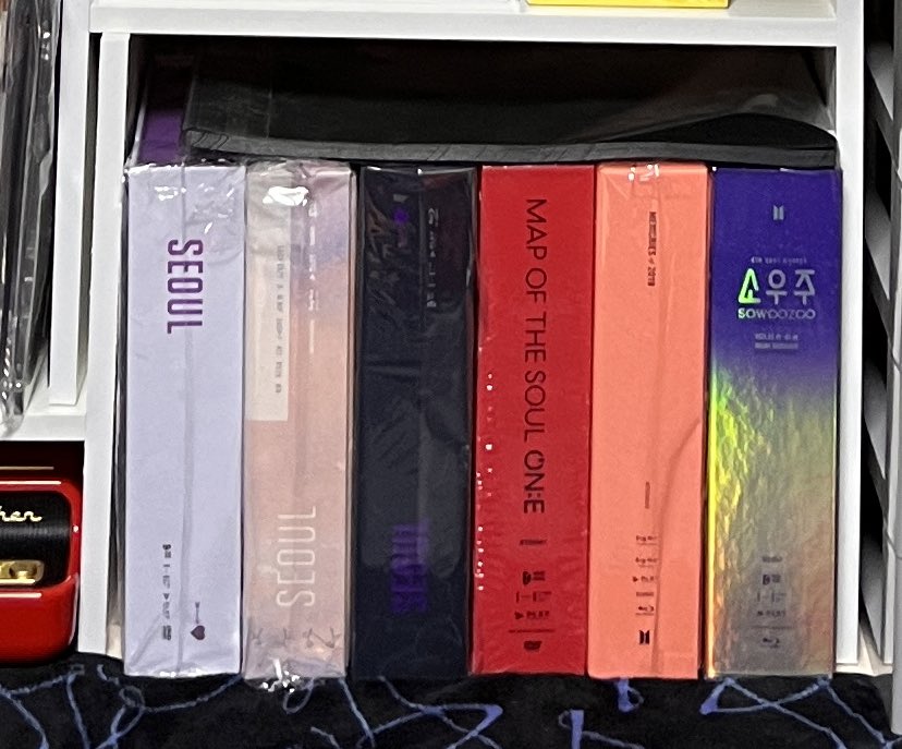 yi_lyn1's tweet photo. 방탄 더팩트 차이나 포토북 미개봉 양도 합니다
더팩트포토북 1.0( the fact phôtbook)
메모리즈 2019 1.9
메모리즈 블레 2.4
스픽콘 디비디 1.9
스픽콘 블레 씨디 제외 풀셋 3.5
럽셀 서울 3.0(포스터 지민)
소우주 블레 1.9
프루프앨범 1.9
모든 포카 없습니다
#방탄 2019메모리즈 #bts #btsthefact https://t.co/Kaqeyn6AFP