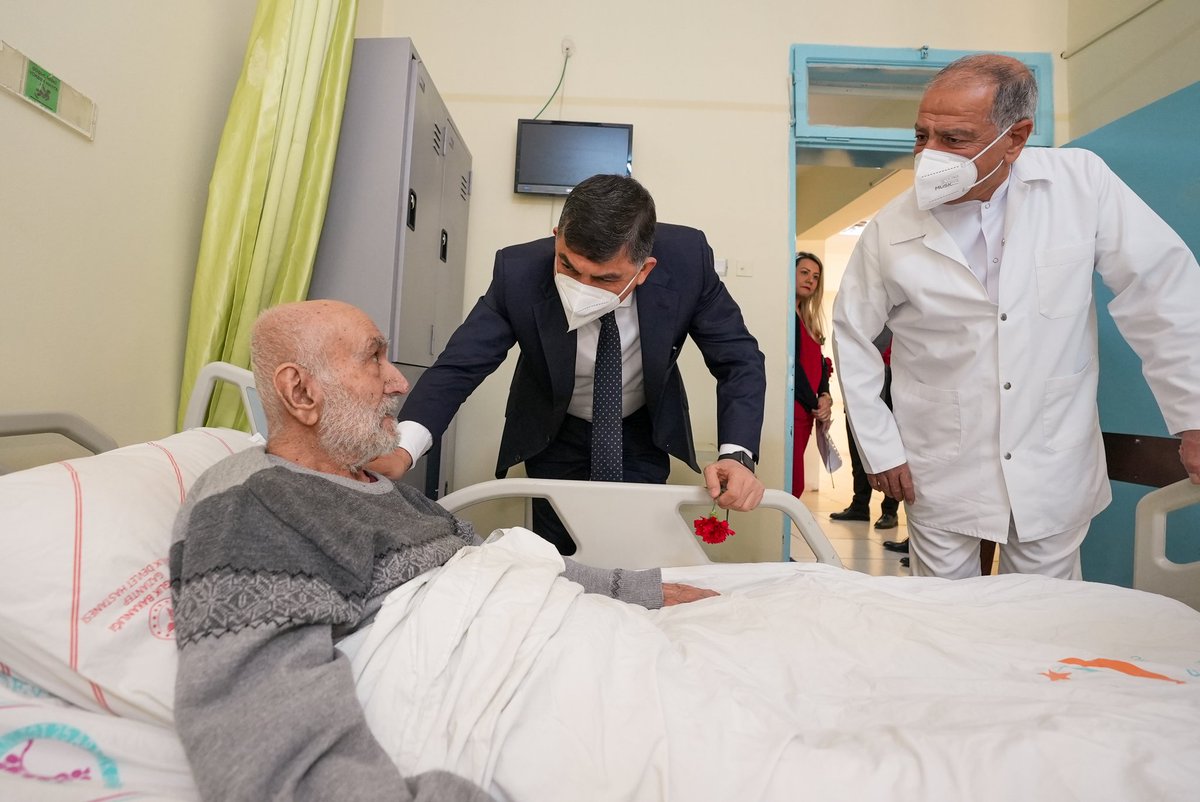 rfadiloglu's tweet photo. Hatırını sormak, gönlünü almak ve ona moral vermek açısından hasta ziyaretinin önemi büyüktür.

Rabbim, mübarek cuma günü yüzü suyu hürmetine tüm hastalarımıza şifa versin.🤲🏻

📍25 Aralık Devlet Hastanesi https://t.co/XgpIe4M22s