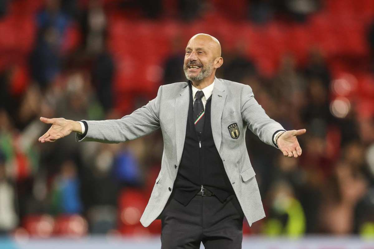 Udinese_1896's tweet photo. Un grande uomo, un grande campione e combattente in campo e nella vita. Sei andato via presto, maledettamente presto ma resterai sempre nei nostri cuori con il tuo esempio e la tua classe indimenticabili. Ciao Gianluca 

#Vialli https://t.co/QddtKFHhTg