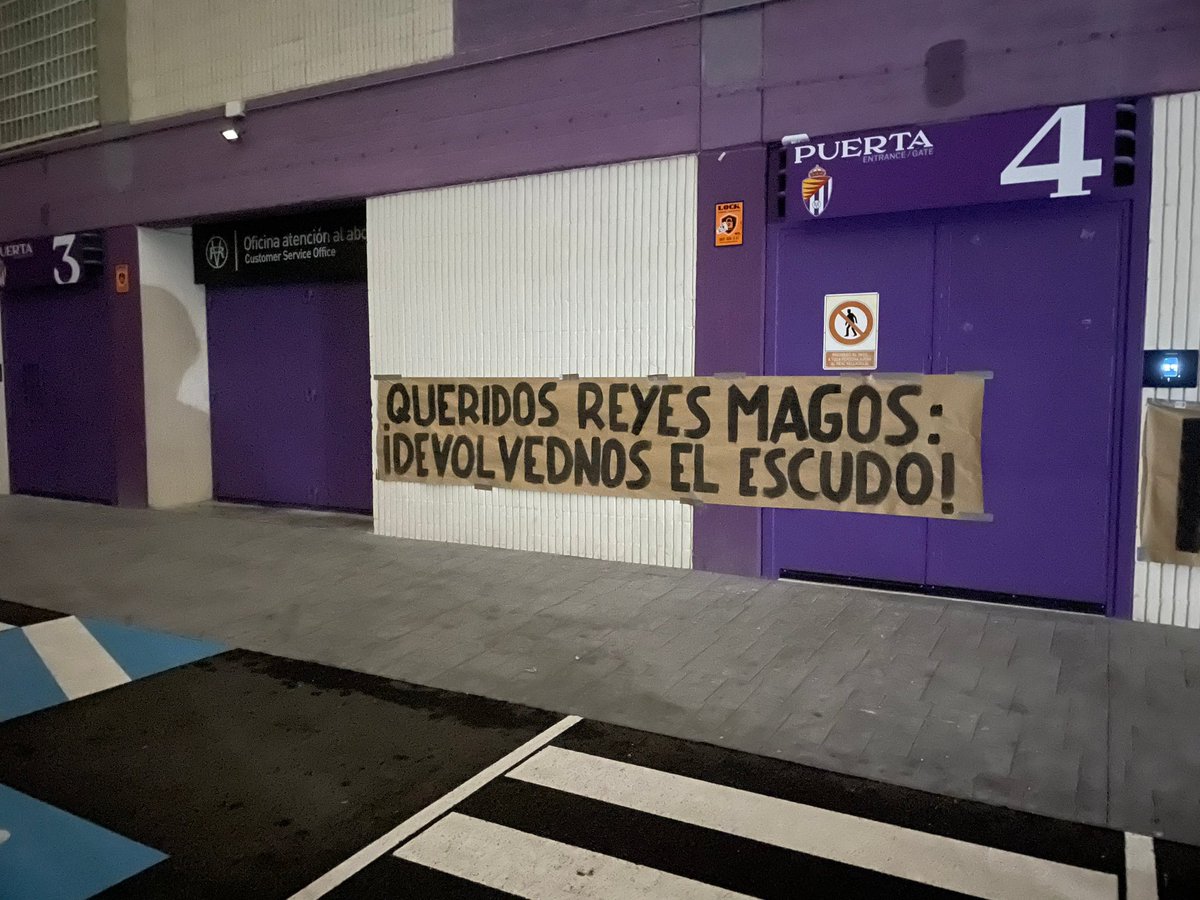 👑Aunque nuestro dirigente se haya portado mal este año nosotros lo tenemos claro…

QUEREMOS;

QUE VUELVA NUESTRO ESCUDO 

QUE SE DEFIENDA AL AFICIONADO E INSTITUCIÓN

FUERA A TODOS AQUELLOS QUE DE UNA U OTRA FORMA ESTÉN APROVECHÁNDOSE DEL CLUB POR INTERESES PROPIOS Y AJENOS