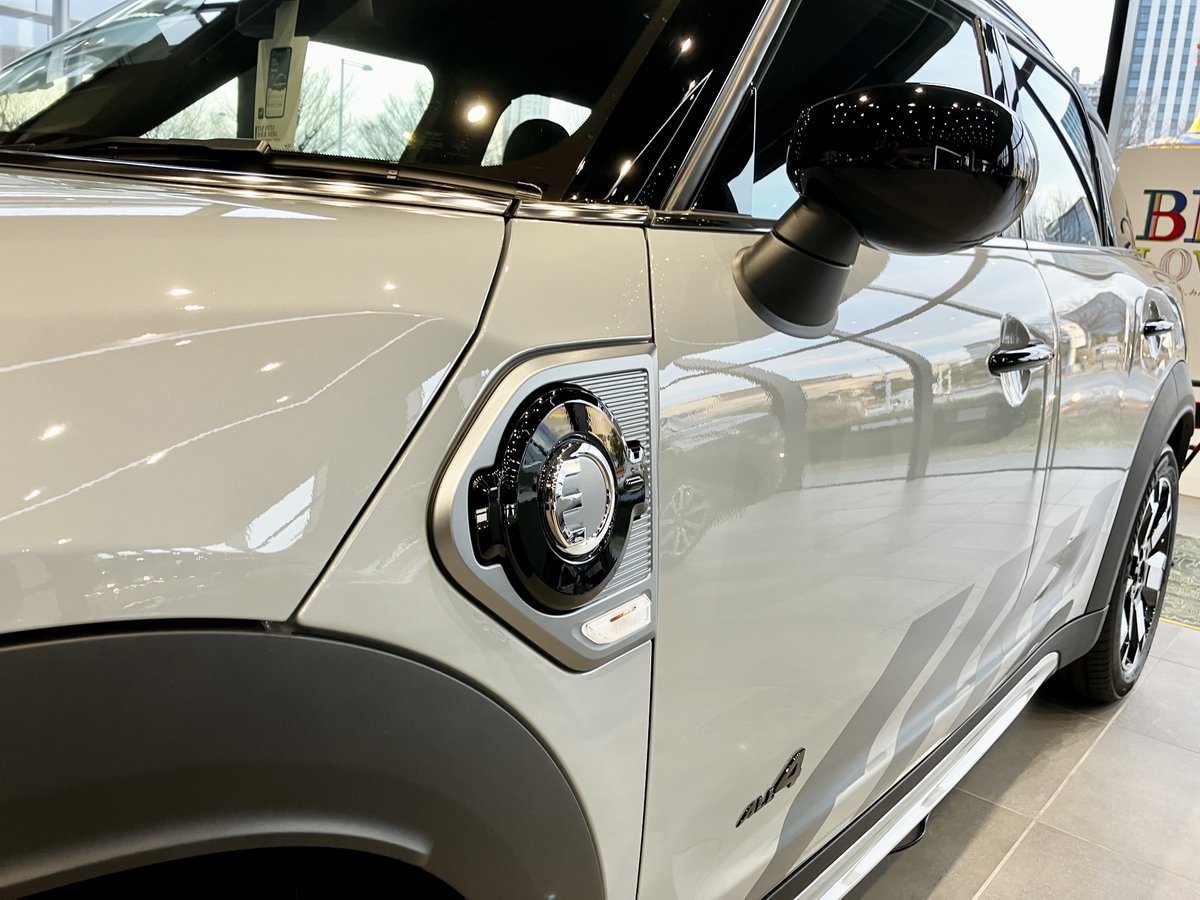 bmwtokyomini's tweet photo. 🚗🚗🚗
#Crossover Untamed EditionのPHEVが展示中
🚗🚗🚗

#UntamedEdition の #PHEV（#プラグインハイブリッド）が #MINI TOKYO BAYにて展示中！

 こちらの展示車は購入可能。

PHEVなのでお得に購入できます。

購入を希望される方はMINI TOKYO BAYとMINI六本木へ。

 #エコカー https://t.co/4CZTFoyp8H