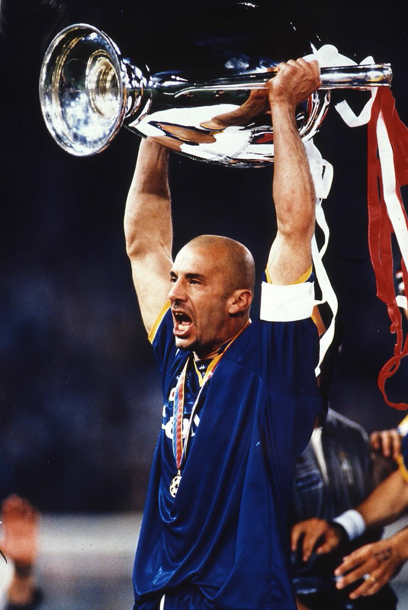 Sei stato il mio Capitano.
Quello che ha alzato la Coppa più bella, quello che trascinava tutti con la sua forza, il suo coraggio, la sua personalità. 
Resterai per sempre un leone.
Resterai per sempre nel mio cuore.

A Dio, Gianluca ❤️
#Vialli #GianlucaVialli