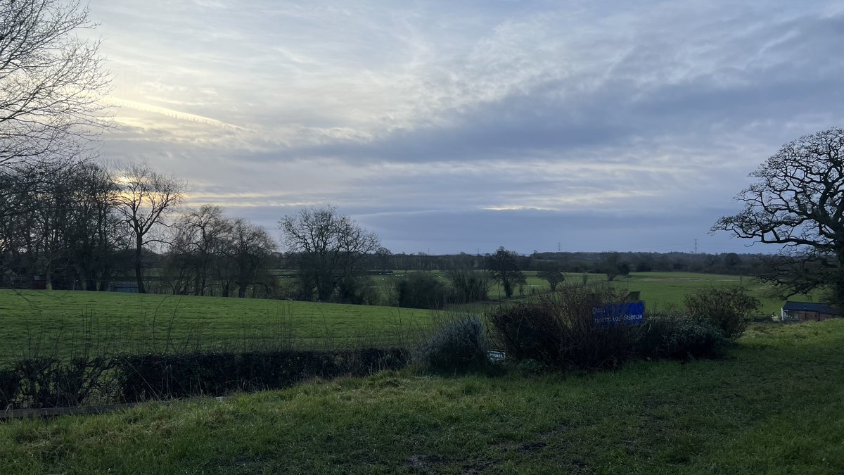 foxy2856's tweet photo. Good morning from Frankton staircase lock #boatsthattweet #StaircaseLock https://t.co/4BBLP1Spu2