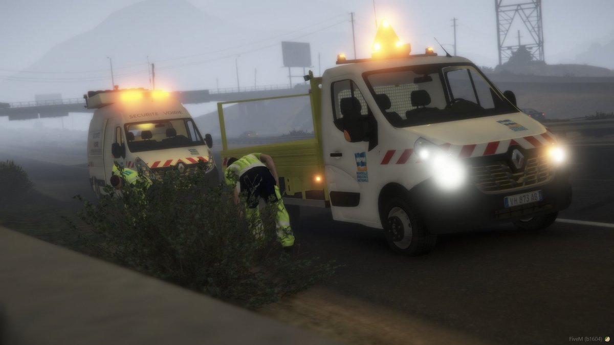 StudiosDCPJ's tweet photo. Les agents de voirie sont toujours présents afin d'assurer notre sécurité sur la route. 🦺
Leurs missions : Balisage, Sécurisation, signalisation. 🚧

#Simulation #SeriousGame #GTAV https://t.co/lRAohS9Jjl