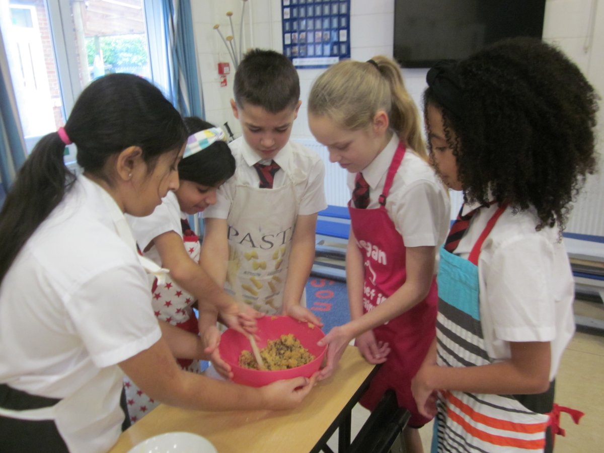 sonningprimary's tweet photo. Year 5 have been using their maths skills, by scaling up and scaling down quantities of recipe ingredients. This resulted in some very yummy chocolate chip cookies. #MathsSkillsForLife #Scaling #MultiplicationFacts https://t.co/Q1W4pbPrfQ