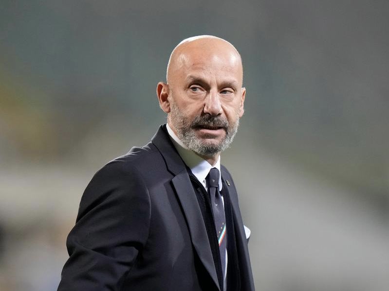 ⚫️ È morto oggi, all’età di 58 anni, Gianluca Vialli, dirigente sportivo, allenatore di calcio ed ex attaccante della delegazione degli azzurri.