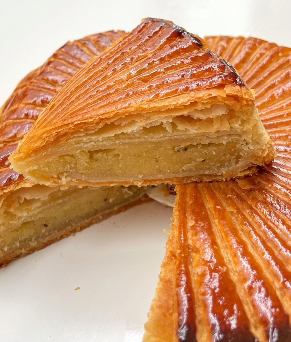 GossipRoomOff's tweet photo. Aujourd'hui c'est l'Épiphanie ! Alors excellente galette des rois à tous ! 😄👑 (📸: gourmandisedezaza) https://t.co/9sxcQgpum7