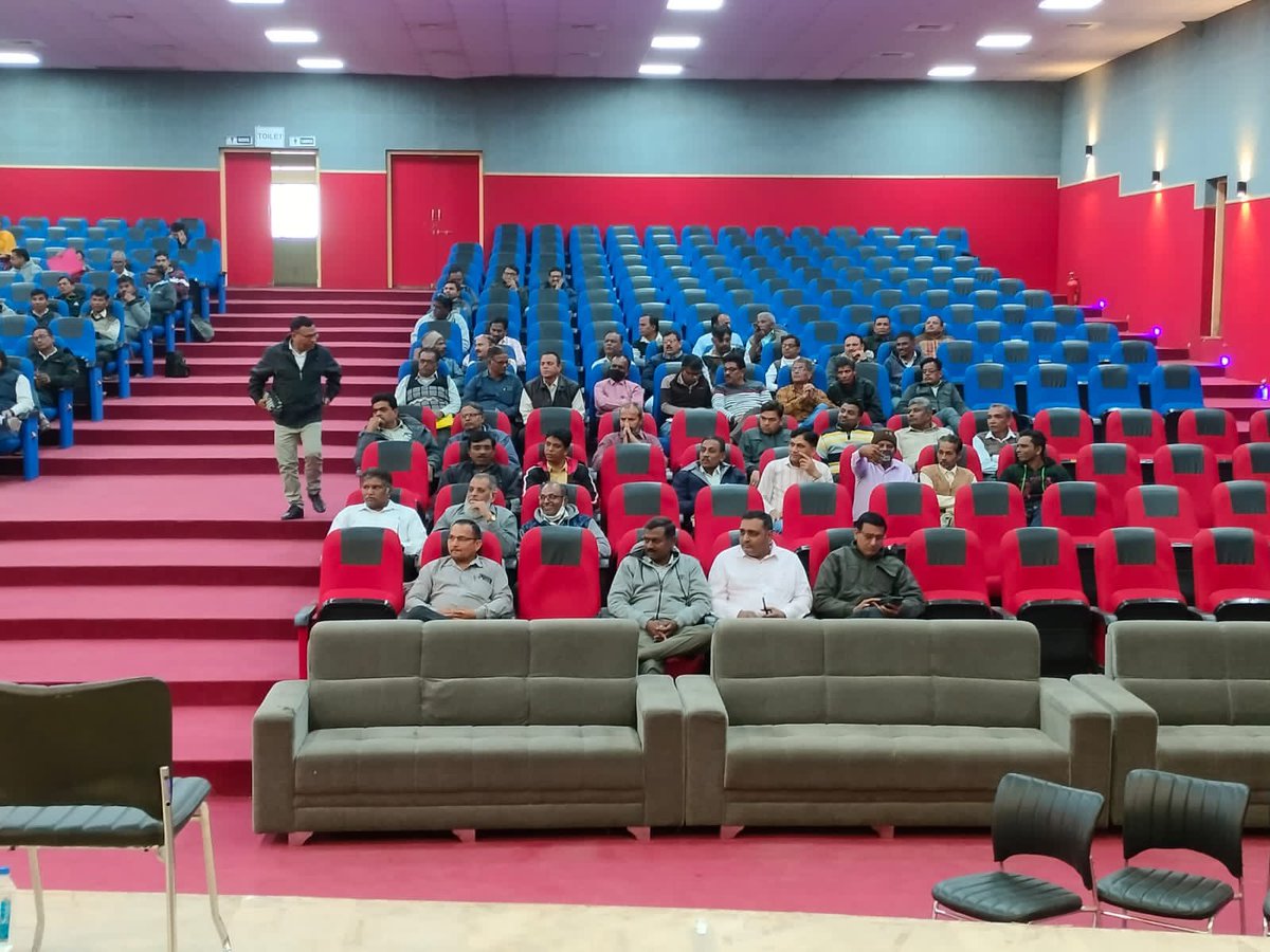 આજરોજ  146- પાદરા વિધાનસભા મત વિસ્તાર ની BLO મિટિંગ માં મતદારયાદી ની કામગીરી ની સમીક્ષા કરવામાં આવી. <a href="/CollectorVad/">Collector & DM Office Vadodara</a> <a href="/CEOGujarat/">Chief Electoral Officer, Gujarat</a>