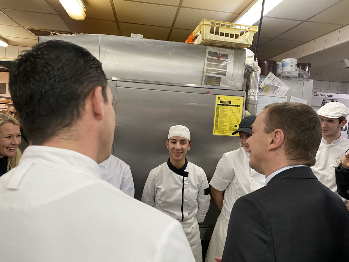 🇫🇷 📍 Je suis aujourd’hui en déplacement dans le Bah-Rhin, avec <a href="/Prefet67/">Préfet de région Grand Est & du Bas-Rhin 🇫🇷🇪🇺</a>, pour un déplacement consacré à la santé au travail.

🥐 À Strasbourg dans la boulangerie de José Arroyo pour échanger avec des jeunes en apprentissage.