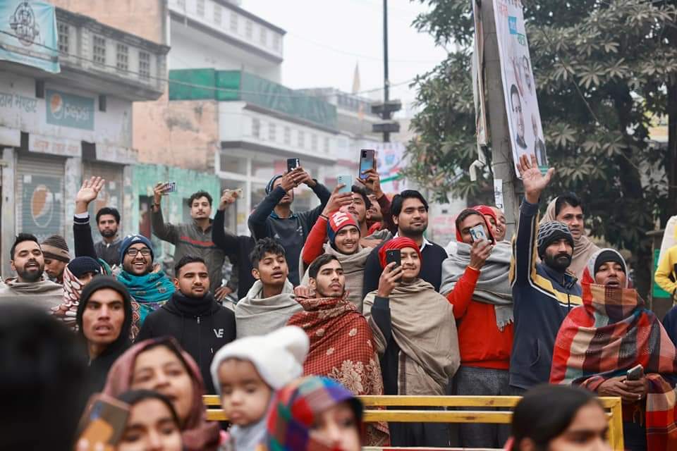 IYCHimachal's tweet photo. People of Haryana are welcoming their leader @RahulGandhi with folded eyes. #हरियाणा_बोले_भारत_जोड़ो https://t.co/Pnh2jmgVRE