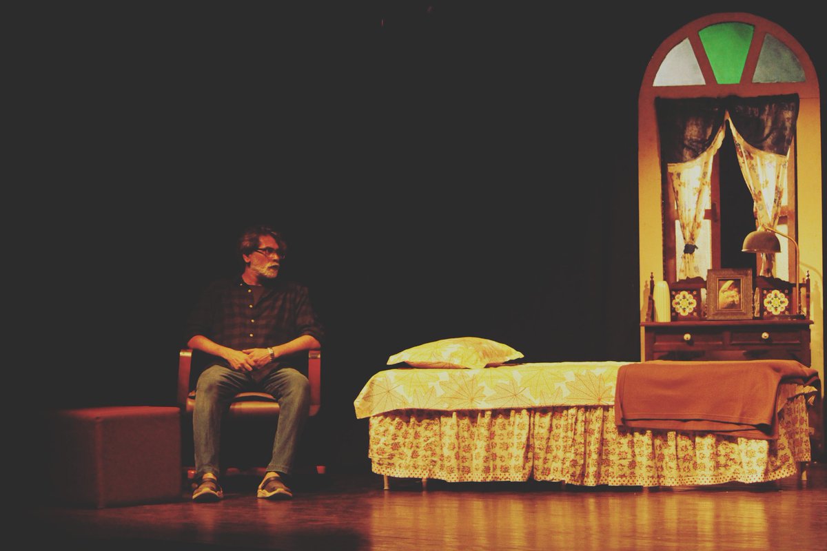 RenaisstanceTS's tweet photo. Woman: Because it's such a lovely day. It's sunny outside. And we have to go while it's sunny. We have to take that chance 🌸
#thefather #throwback #firstpost2023 #theatreworkshop #delhitheatre #florianzeller #bts #rehearsals #onstage2022 #actorslife https://t.co/QqVSC6lVeP