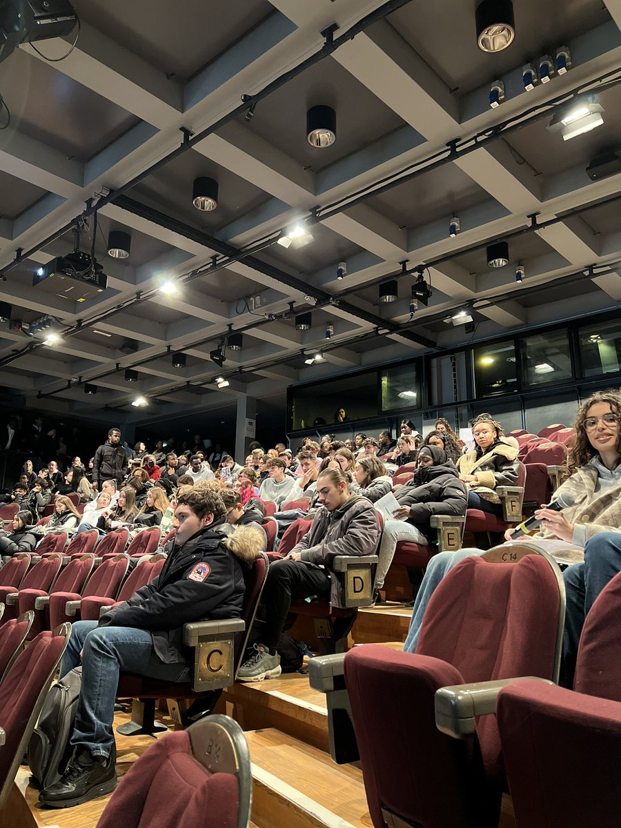 IUT_Orsay's tweet photo. Le @Salon_Postbac c’est également des #conférences tout le week-end.
BTS/BUT : Comment choisir pour réussir ? Un échange riche et interactif avec les lycéens. #alterance #orientation #parcoursup https://t.co/yno8FBqWZb