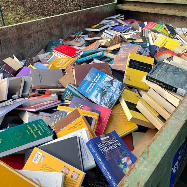maartengm's tweet photo. My university @ugent throwing away sci (algebra/..) books because nobody would be interested in them - or getting them to somebody interested would be too costly.
I don't blame them but there has to be a better way since these books are quite costly and the material is timeless. https://t.co/3LIdjhE0OS