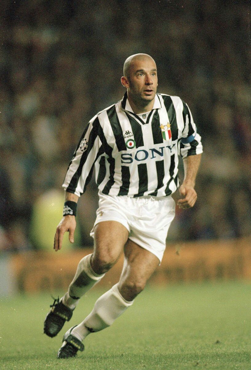 RIP Gianluca Vialli. One of the greatest Italian footballers of all time. Gone too damn soon. (1964-2023)